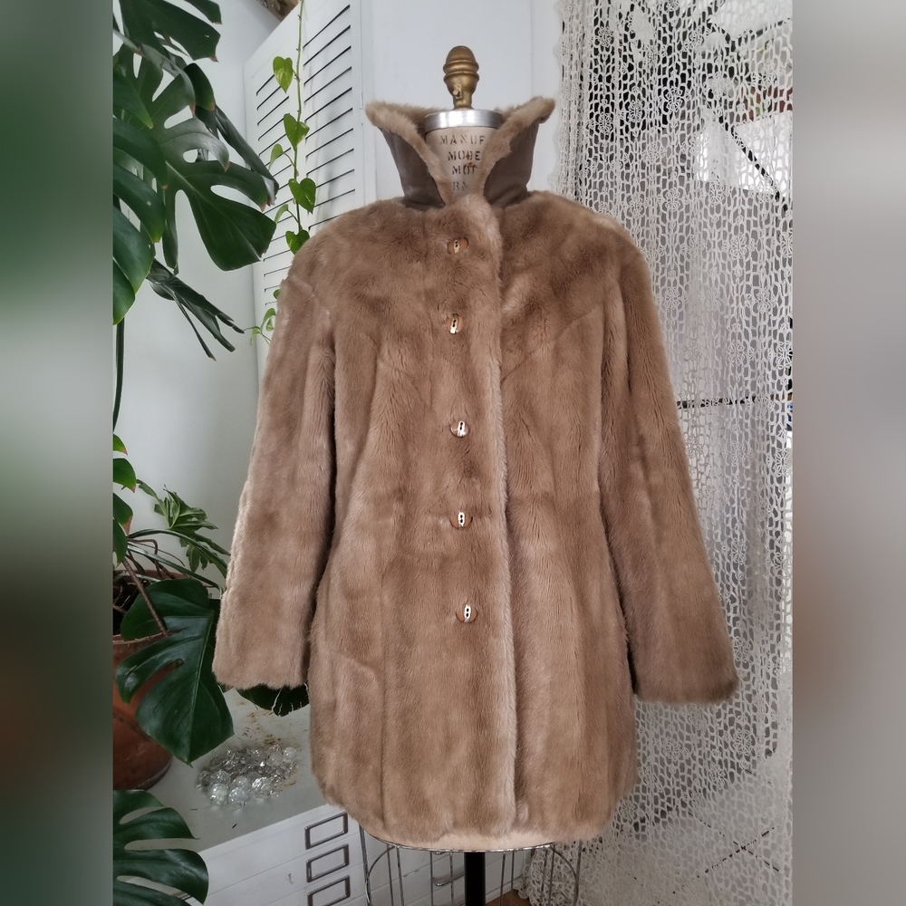 Vntg Caramel Tan Faux Fur Coat - Picture 3 of 14